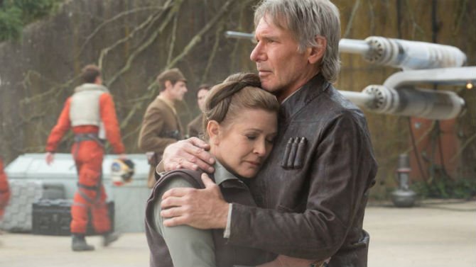 Leia e Han Solo se abraçando
