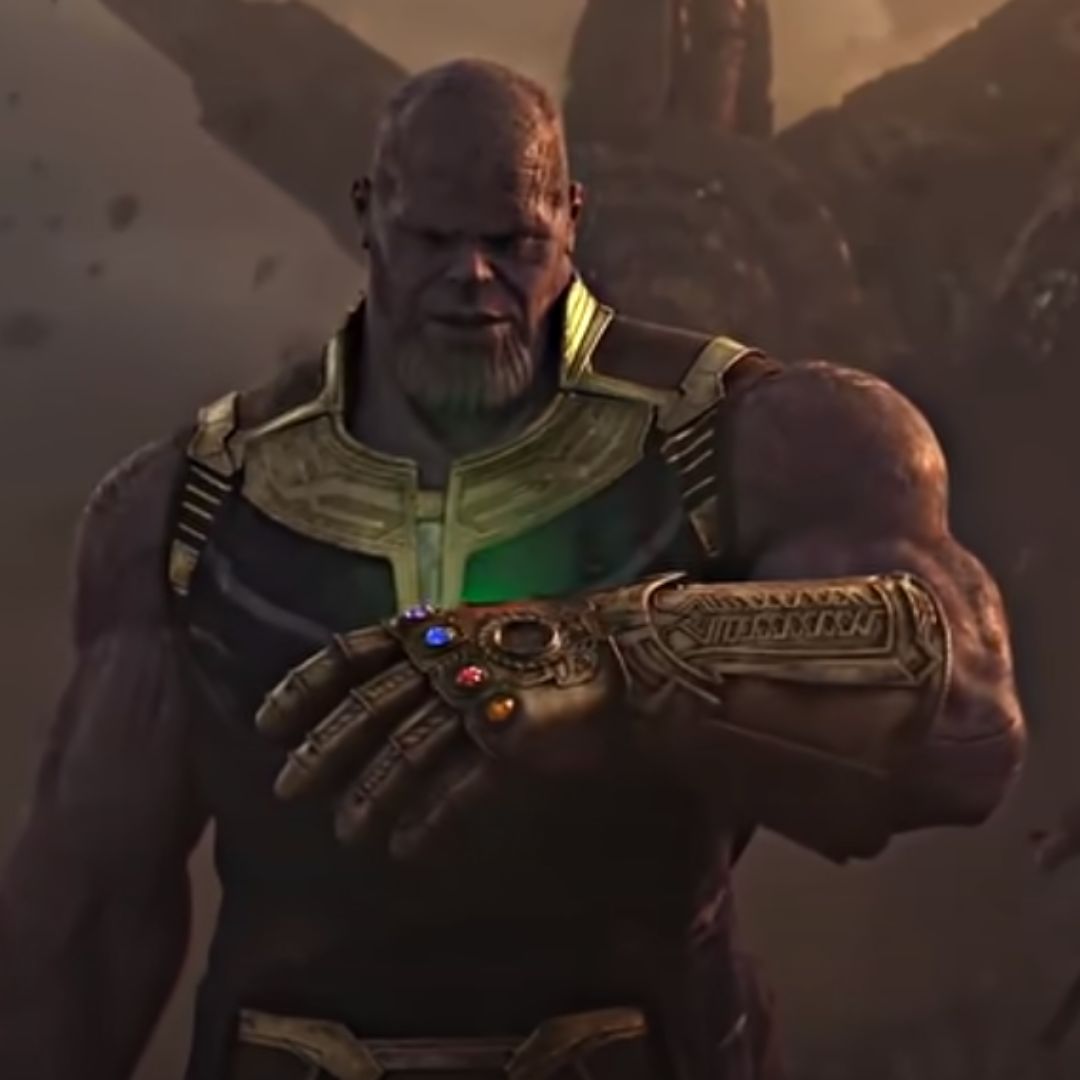 Imagem do Thanos com a luva das joias do infinito