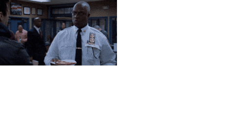 Giphy Giphy de personagem Holt com prato de pizza na delegacia