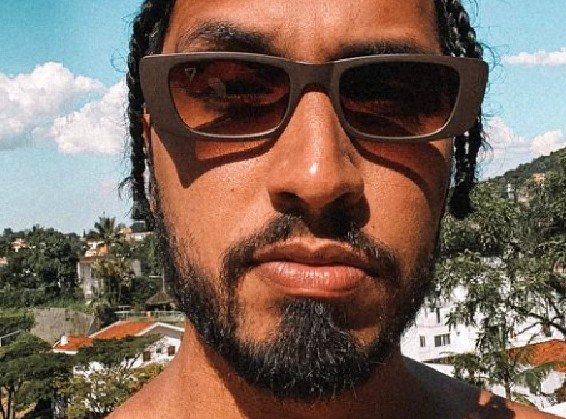 Selfie de Rashid de óculos de sol
