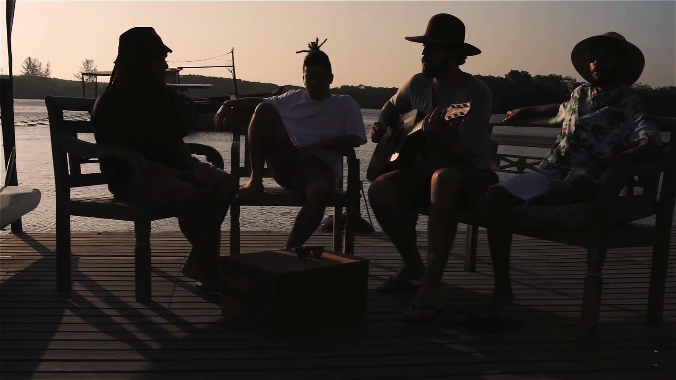 Frame de videoclipe da música 'Libra', do grupo A Banca 021