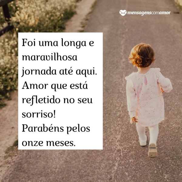 Mensagens Com Amor | Canva 'Foi uma longa e maravilhosa jornada até aqui. Amor que está refletido no seu sorriso! Parabéns pelos onze meses.' - Mensagens para bebê de 11 meses