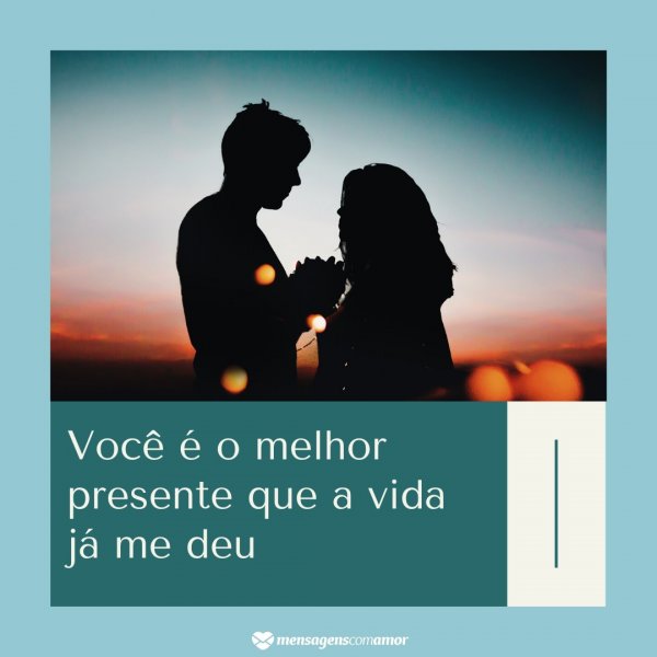 Mensagens Com Amor/Canva 'você é o melhor presente que a vida já me deu' - Mensagens para 1 ano e 1 mês de namoro