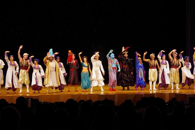 Elenco de peça teatral de 'Aladdin'