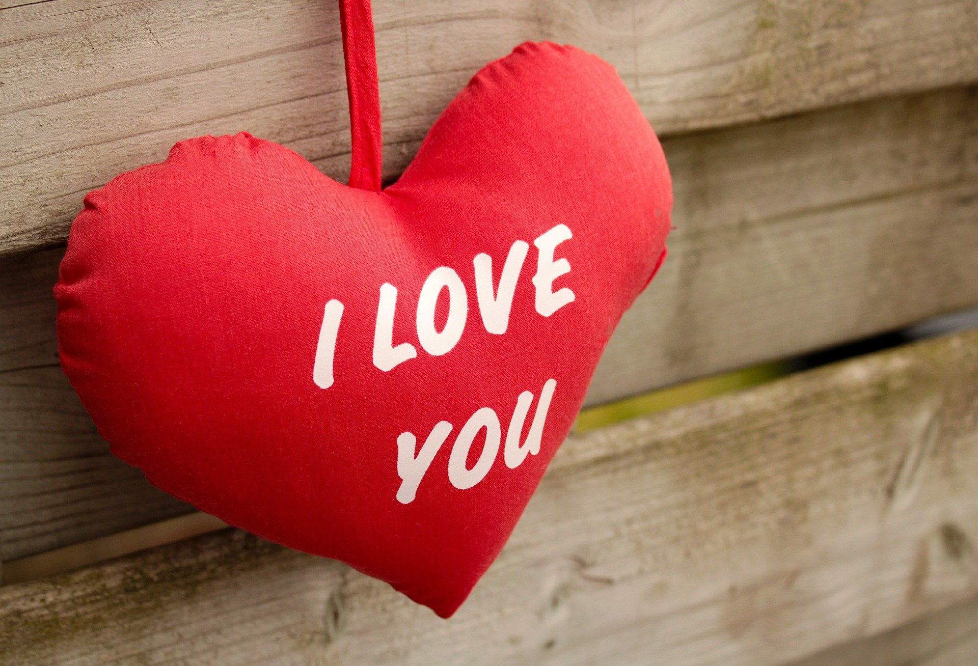 Almofada de coração escrito 'I Love You'