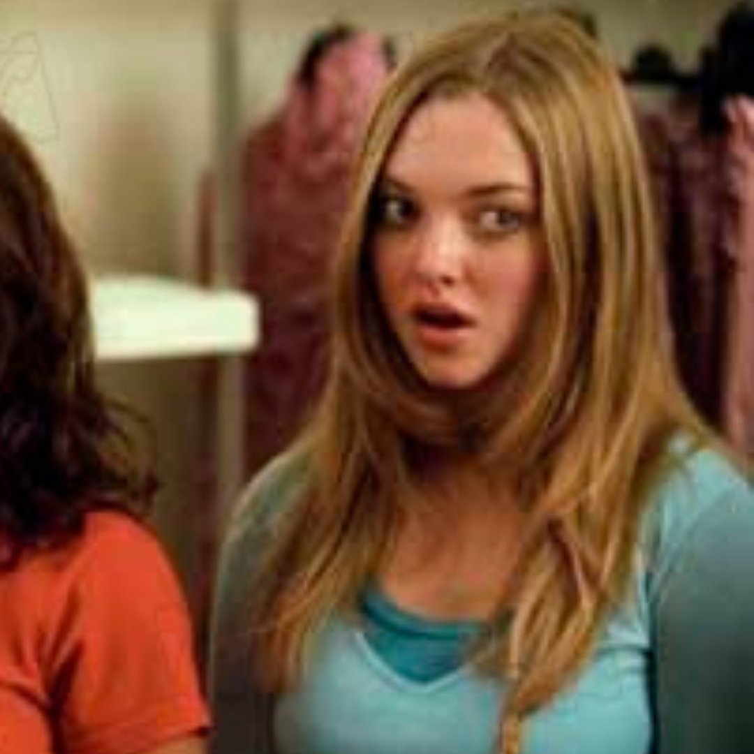 Imagem da personagem Karen Smith durante cena, do filme Meninas Malvadas