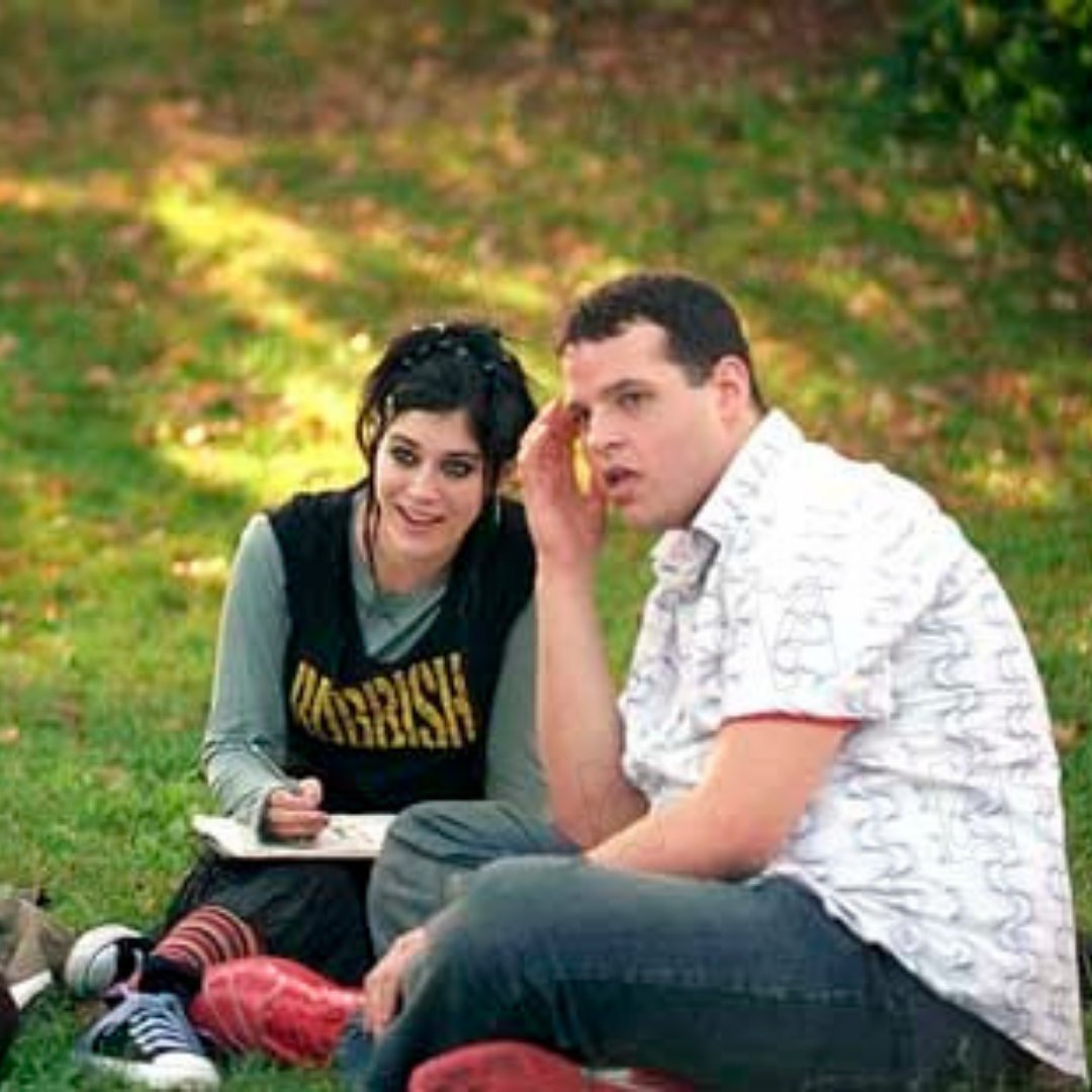 Imagem dos personagens Janis Ian e Damian durante cena, do filme Meninas Malvadas