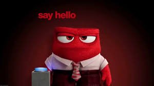 Reprodução Disney Pixar Personagem Raiva próximo ao botão das emoções