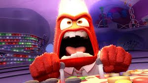 Reprodução Disney Pixar Personagem Raiva explodindo e mexendo no painel de controle das emoções