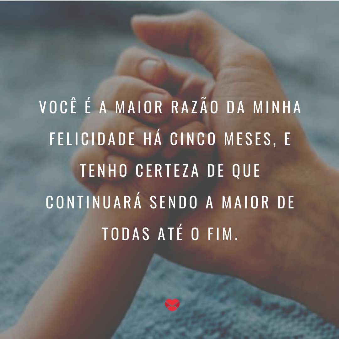 Mensagens Com Amor/Canva 'Você é a maior razão da minha felicidade há cinco meses' - Mensagens para mêsversário de bebê de 5 meses