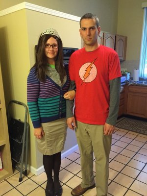 Casal fantasiado de Sheldon e Penny
