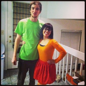 Casal fantasiado de Salsicha e Velma