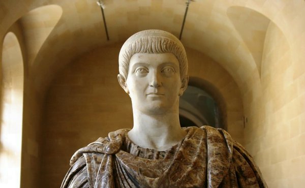 Estátua do imperador Constantino.