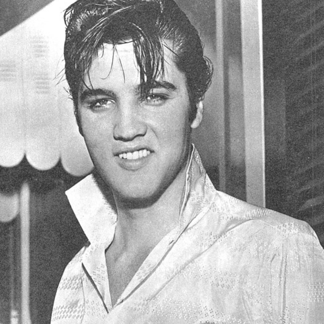 Elvis sorrindo