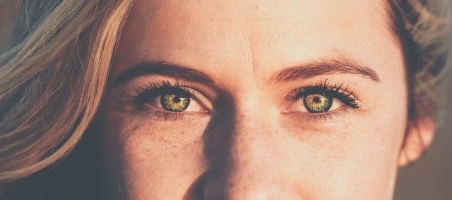 Unsplash/Eric Ward Olhos de uma mulher