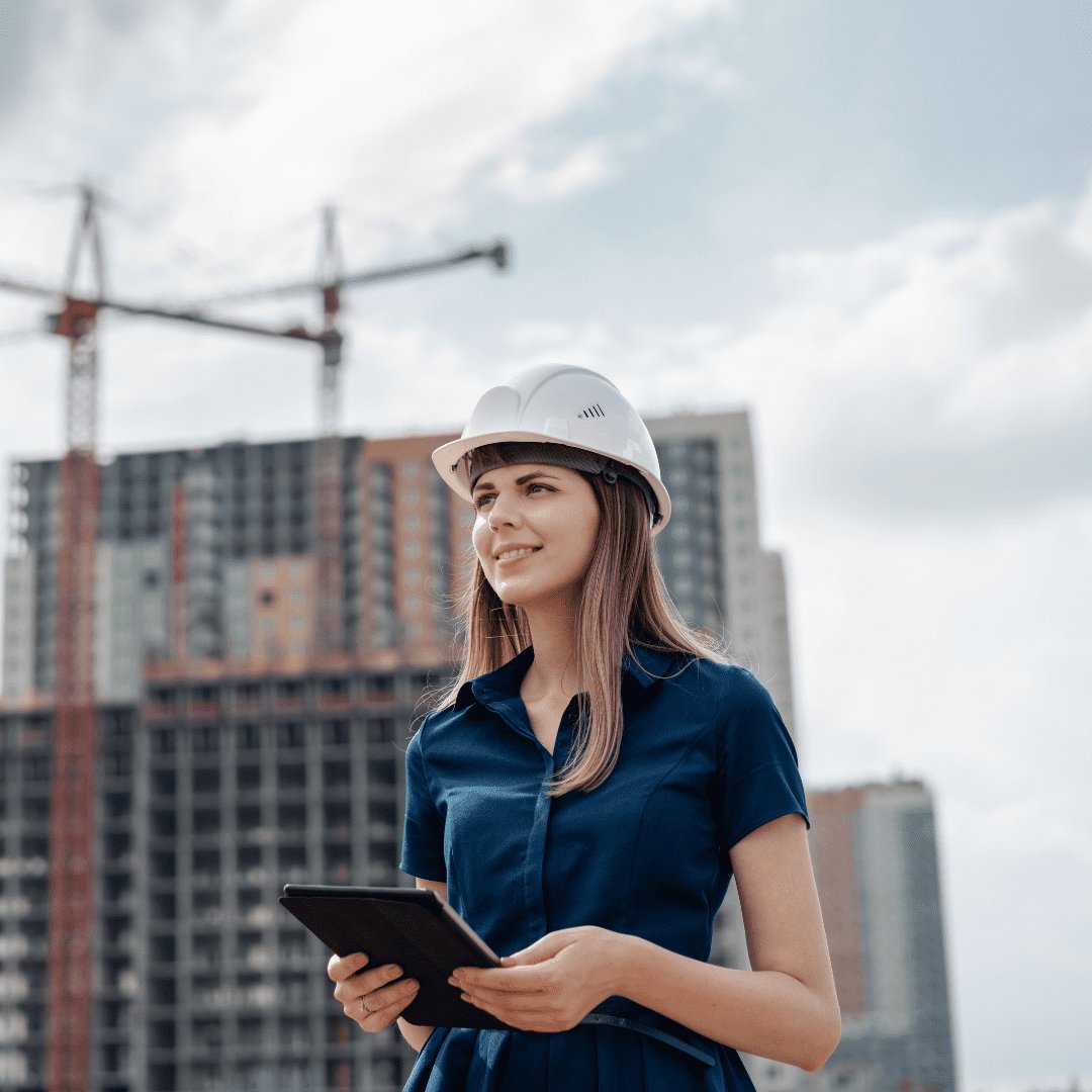 Malkovstock / Getty Images Pro / Canva Mulher engenheira na construção