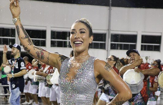 Dani Bolina durante os ensaios da escola de samba durante 2018