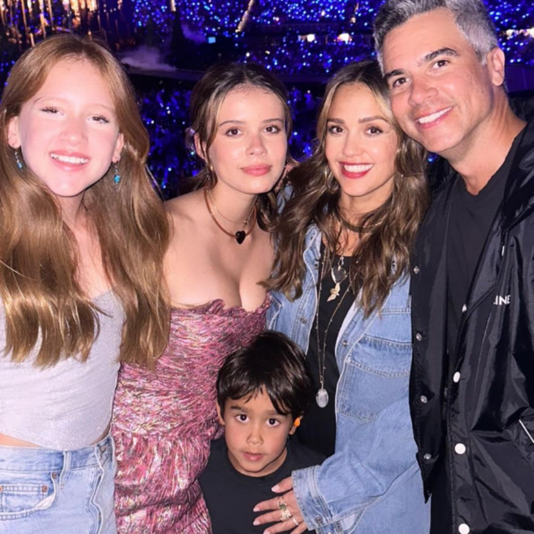 Jessica Alba com filhos e marido em show de Taylor Swift