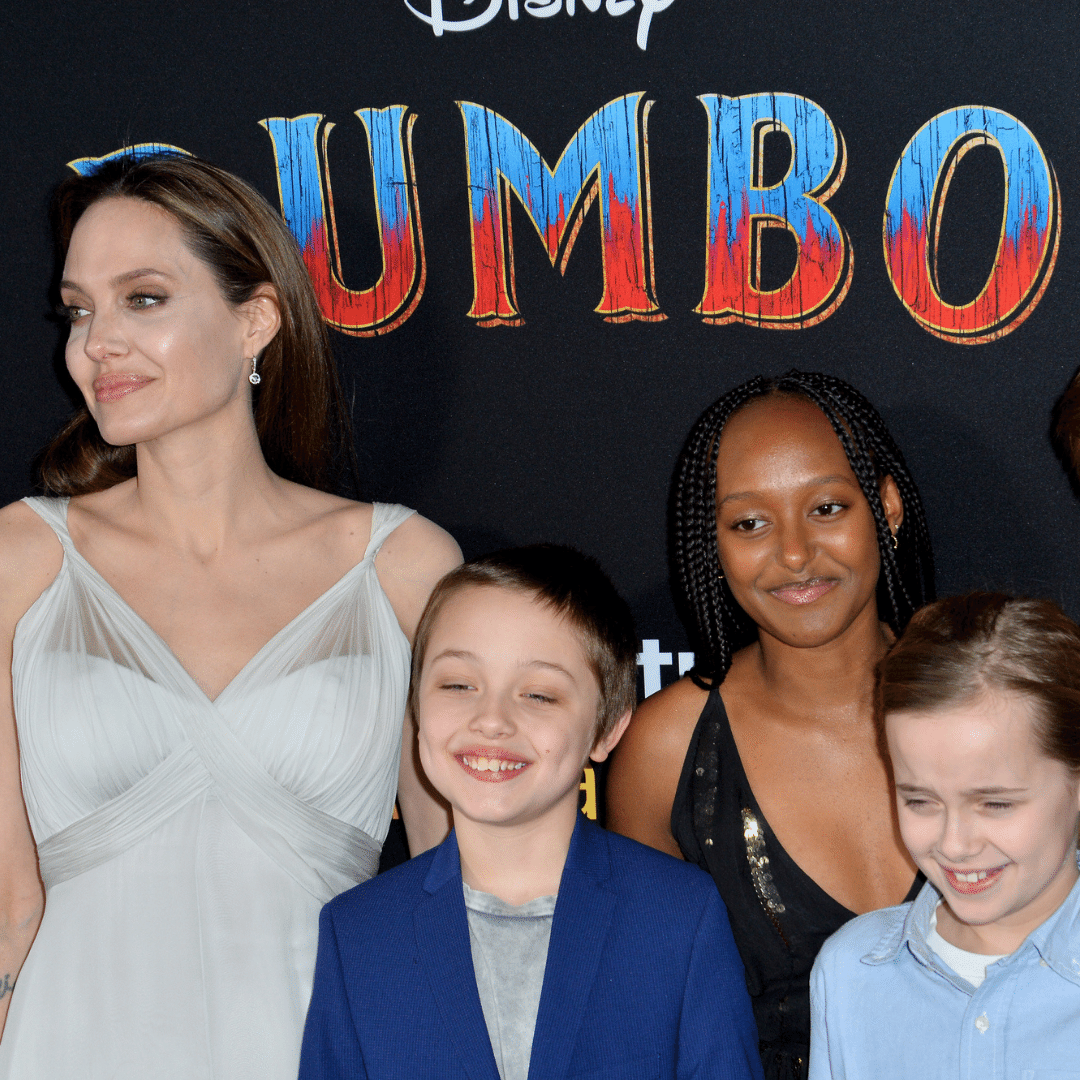 Angelina e alguns de seus filhos
