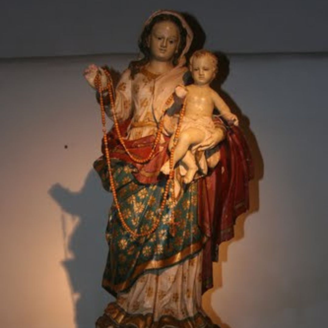 Estátua de Nossa Senhora do Rosário