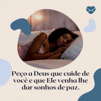 Mulher rezando entre duas camas
