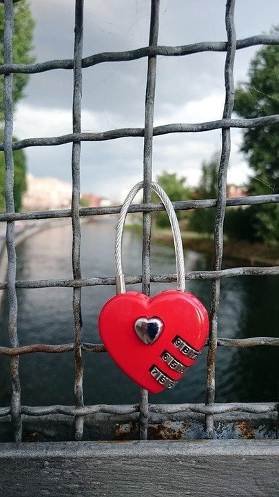 Foto  de cadeado em formato de coração
