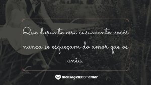 'Que durante esse casamento vocês nunca se esqueçam do amor que os uniu.' - Mensagem de casamento para amigos