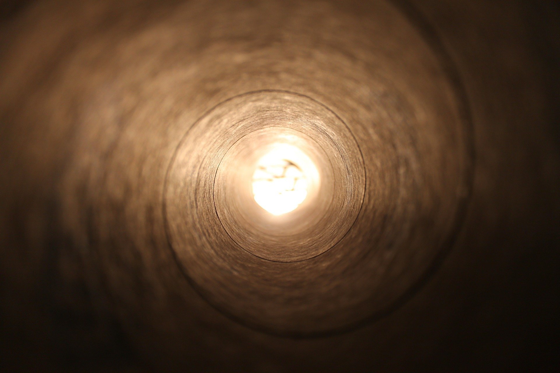 Imagem de luz no fim do túnel