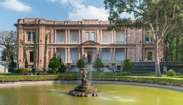 Frente da Pinacoteca