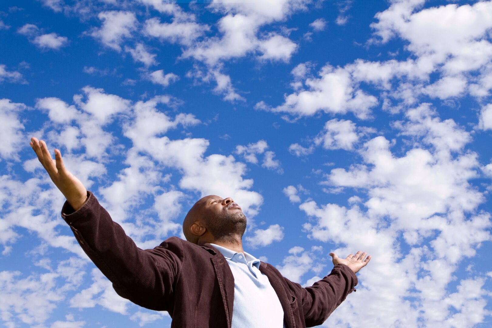 Imagem de homem agradecendo