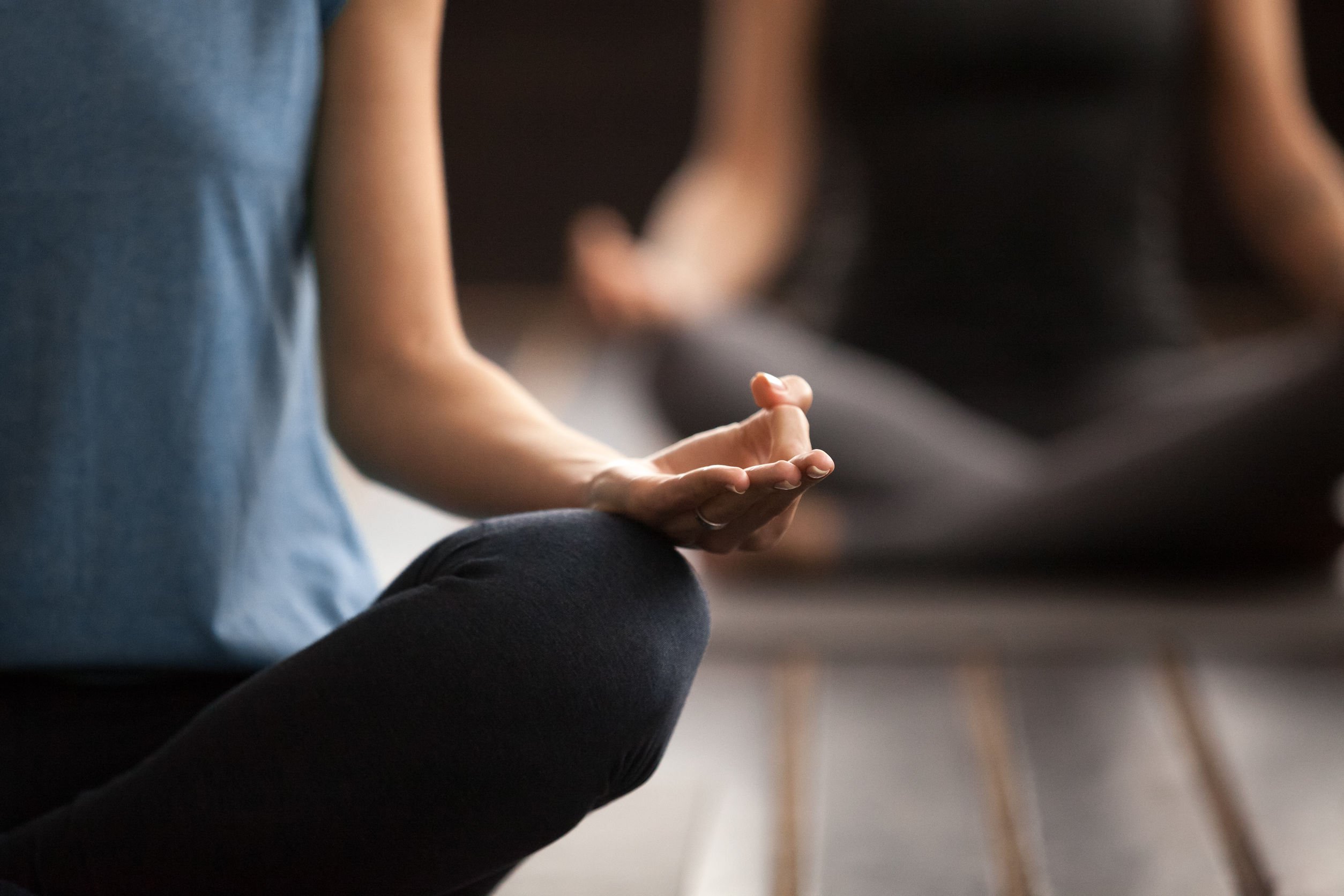 Imagem de pessoa meditando