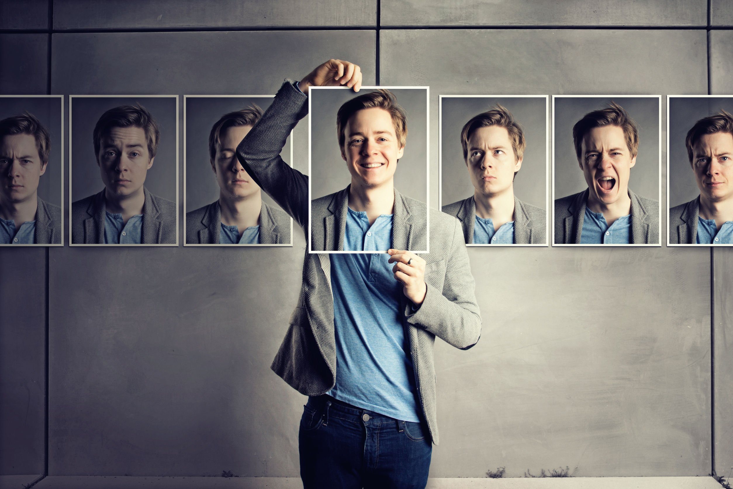 Foto de homem com diferentes fotos expressando sentimentos