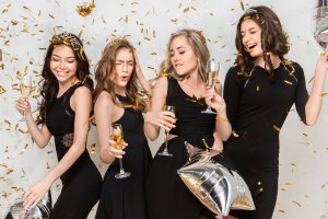 Foto de mulheres em festa