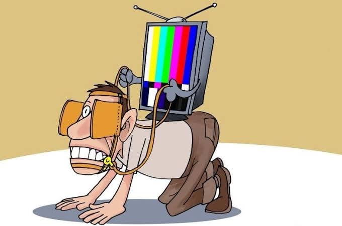 Imagem de desenho de homem carregando tv