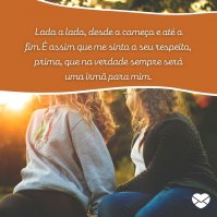 Duas meninas segurando folhas.