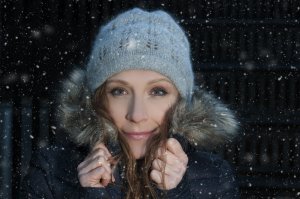 Imagem de mulher com roupa de frio