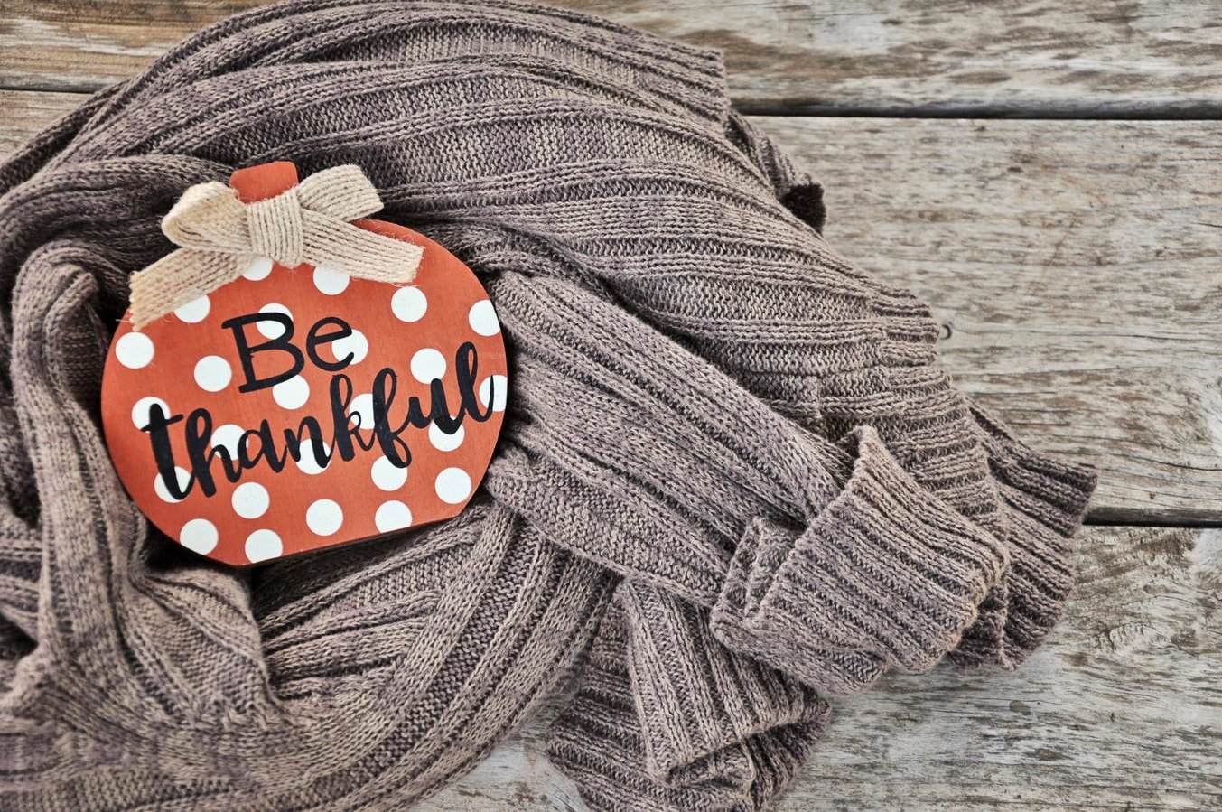 'Be thankful' escrito em um cartão