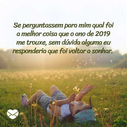 2019 escrito em estrada com seta apontando para frente
