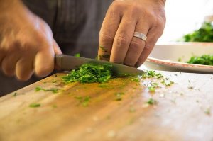 Pessoa cozinhando