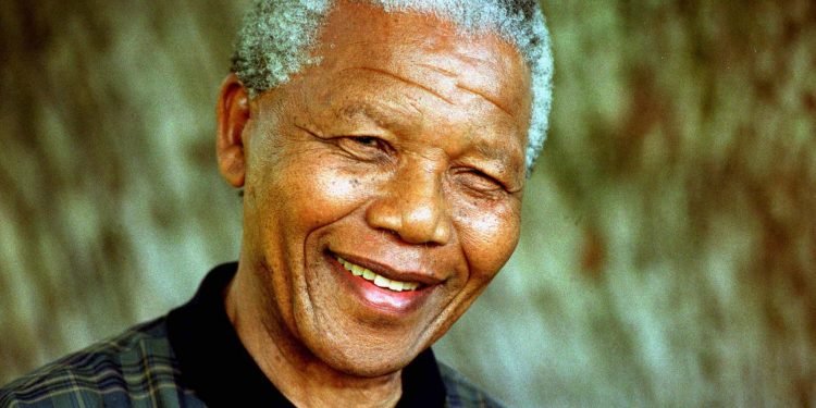 Foto de Nelson Mandela sorrindo