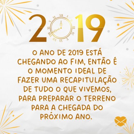 Duas crianças assistindo queima de fogos.