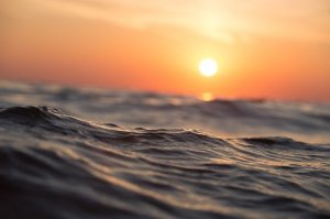 Pixabay Mar com Sol ao fundo