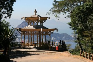 Wikipedia - Halley Pacheco de Oliveira Mirante da Vista Chinesa, no Rio de Janeiro.