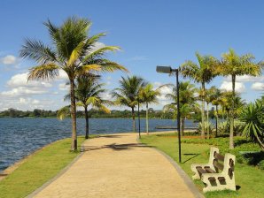 Wikipedia - Daderot Lago Paranoá no Pontão do Lago Sul.