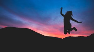 Unsplash Silhueta de pessoa pulando