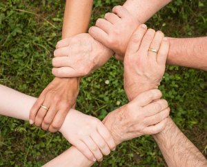 Pixabay Mãos unidas formando um círculo