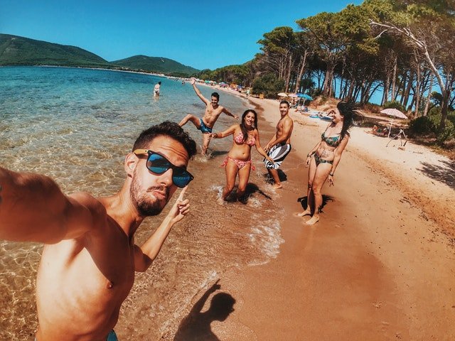 Grupo de amigos na praia