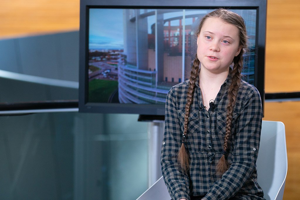 Greta Thunberg em entrevista dentro do Parlamento Europeu.