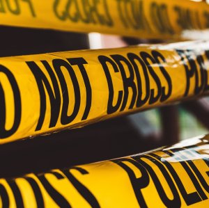 David Von Unsplash Faixas de polícia fechando alguma área