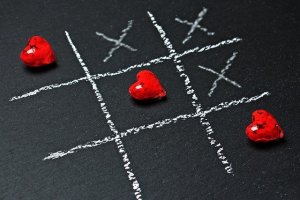 Pixabay/S. Hermann & F. Richter Corações em linha diagonal, simulando jogo da velha